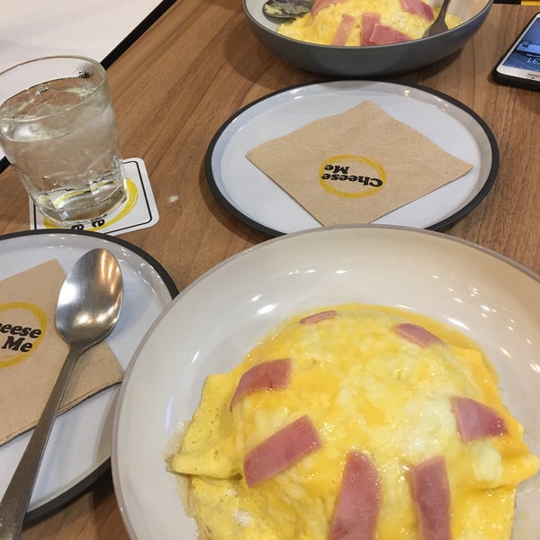 красивый сыр. A piece of cheese. Cheese me. мем с сыром. сырное ассорти.