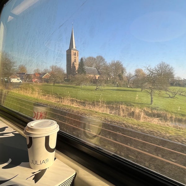 รูปภาพถ่ายที่ Station &#39;s-Hertogenbosch โดย Abdullah เมื่อ 3/2/2023