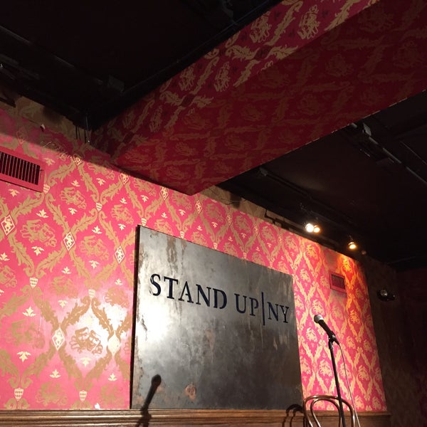Photo prise au Stand Up NY par Carina V. le2/22/2016