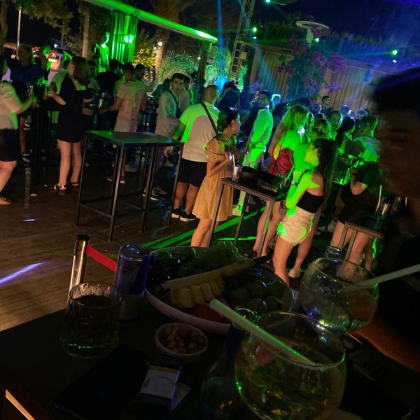 Das Foto wurde bei Liman Restaurant Lounge Club von Emre am 7/13/2022 aufgenommen