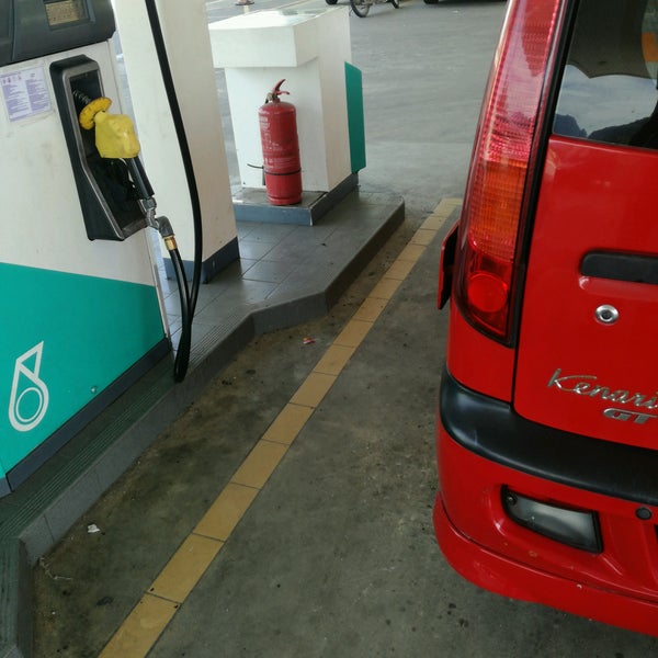 Petronas Padang Rengas Gas Station In Padang Rengas