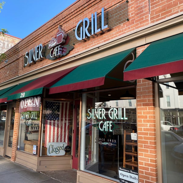 Foto tomada en Silver Grill Cafe  por Kelsey S. el 5/24/2021