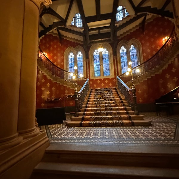 Photo taken at St. Pancras Renaissance Hotel London by Victor A. on 4/10/2023