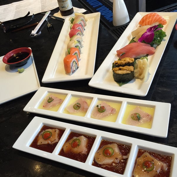 รูปภาพถ่ายที่ Tsukuro Asian Inspired Eatery โดย Tom J. เมื่อ 5/4/2015