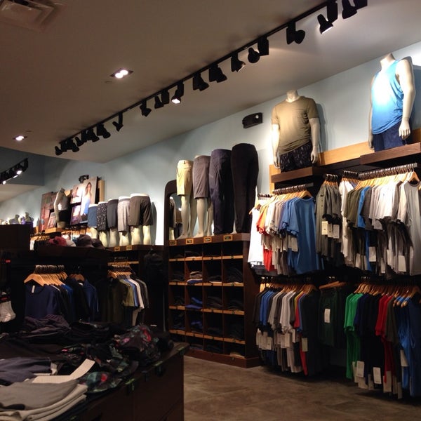 LULULEMON ATHLETICA VICTORIA GARDENS - 12468 S Main St, Rancho