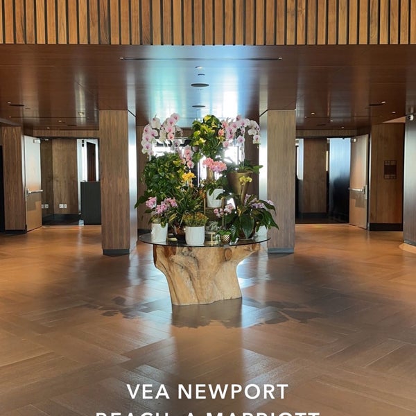 Foto diambil di VEA Newport Beach, a Marriott Resort &amp; Spa oleh Mohammed N. pada 7/13/2023