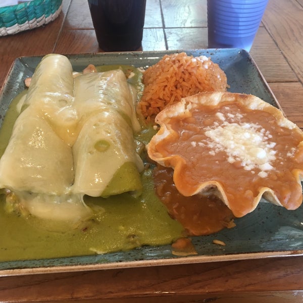 1/22/2018 tarihinde Sharon G.ziyaretçi tarafından Los Agaves Restaurant'de çekilen fotoğraf