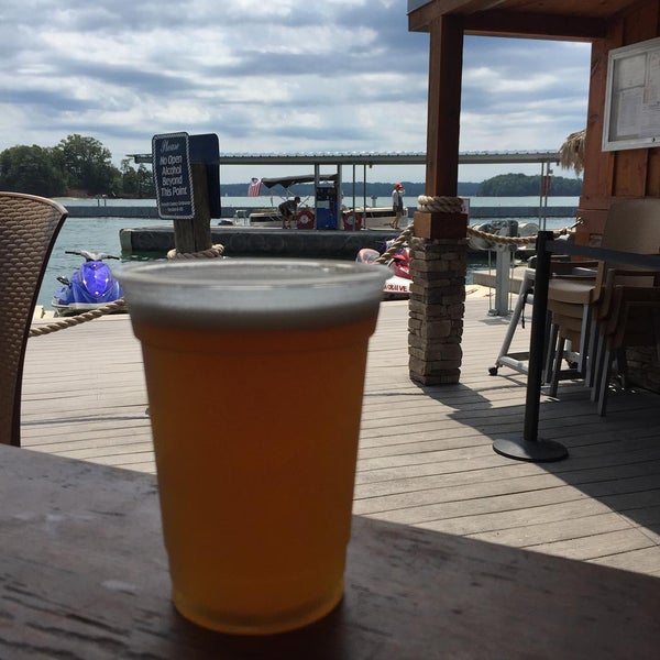 8/1/2015에 Matt P.님이 Pelican Pete&#39;s Floating Bar &amp; Grill on Lake Lanier에서 찍은 사진