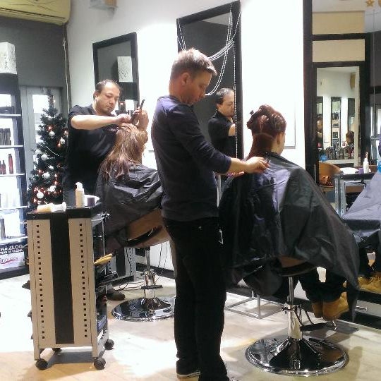 12/28/2013にTanja T.がFrizerski Centar Hairloversで撮った写真