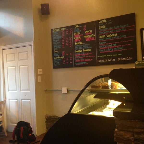 รูปภาพถ่ายที่ H Street Coffeehouse and Cafe โดย Devon เมื่อ 3/13/2013