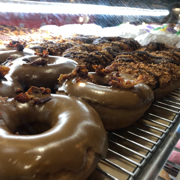 รูปภาพถ่ายที่ Sugar Shack Donuts &amp; Coffee โดย Devon เมื่อ 3/2/2019