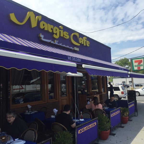 5/23/2016 tarihinde Russell S.ziyaretçi tarafından Nargis Cafe'de çekilen fotoğraf