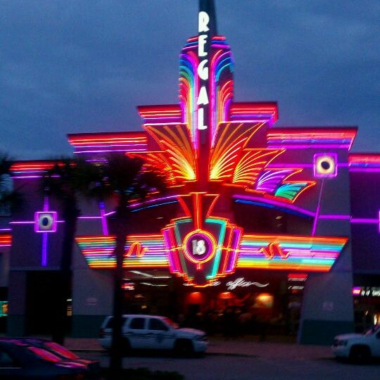 100 hundred oaks movie theater