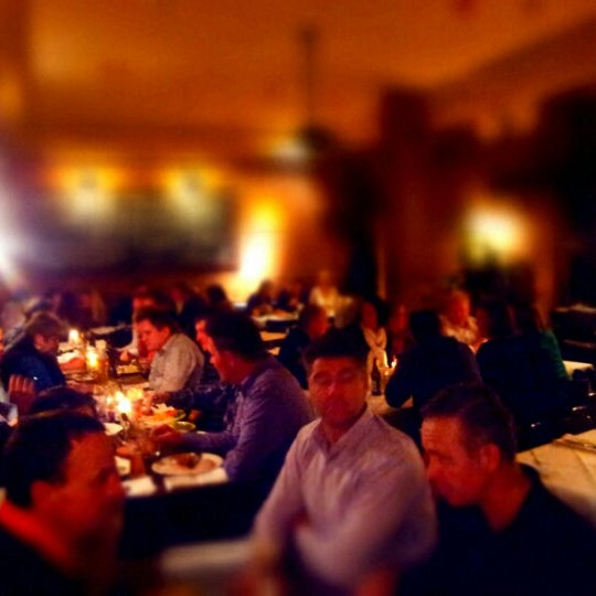 รูปภาพถ่ายที่ Juleps New York Bar &amp; Restaurant โดย Mirko L. เมื่อ 12/14/2012