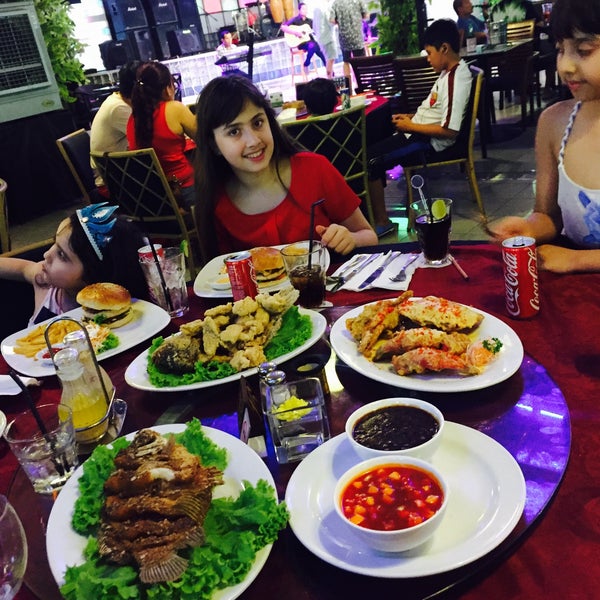 Foto scattata a Gabah Restaurant &amp; Bar da Nazli P. il 3/27/2016