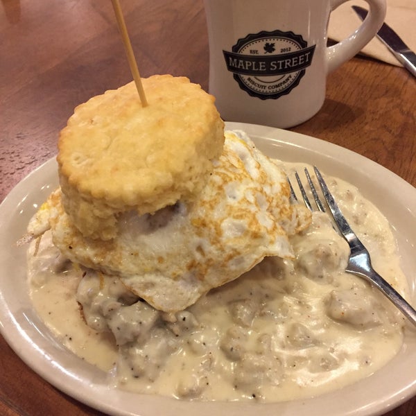 Снимок сделан в Maple Street Biscuit Company пользователем Brogan 11/5/2016