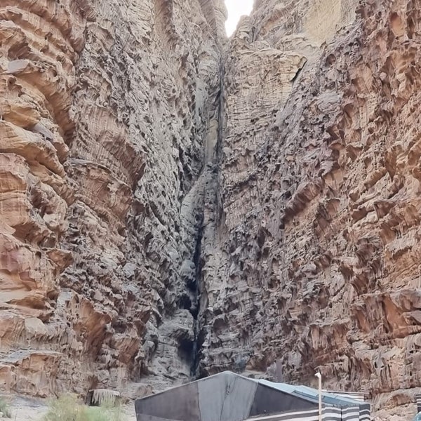 Foto tirada no(a) Wadi Rum Protected Area por Reham em 9/29/2022