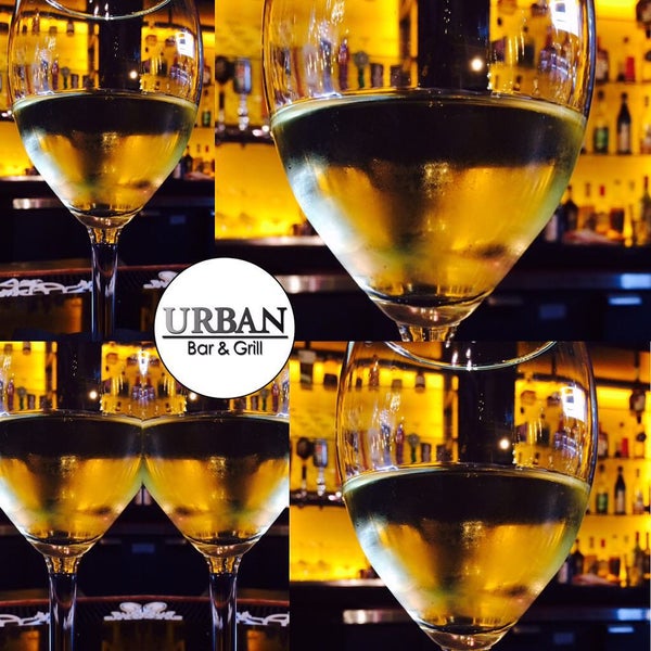 Foto diambil di Urban Bar &amp; Grill oleh Marketing O. pada 8/18/2015