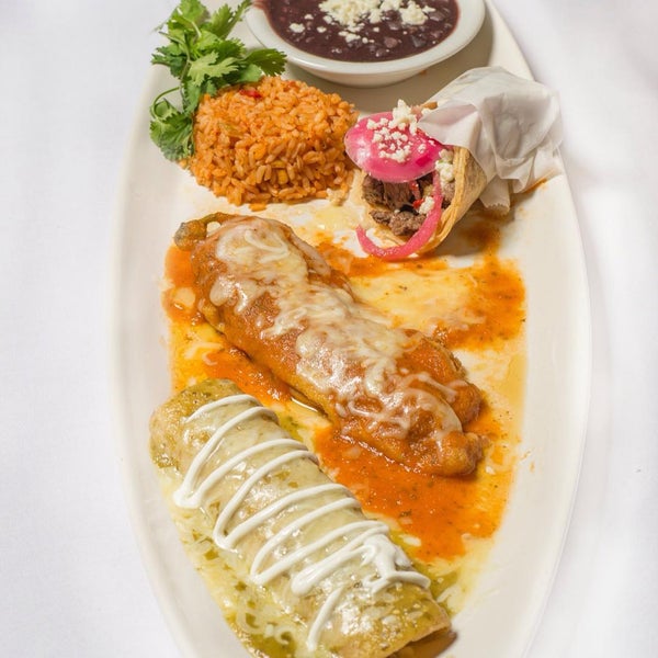 Foto diambil di La Fiesta Mexican Cuisine &amp; Lounge oleh Marketing O. pada 7/14/2015