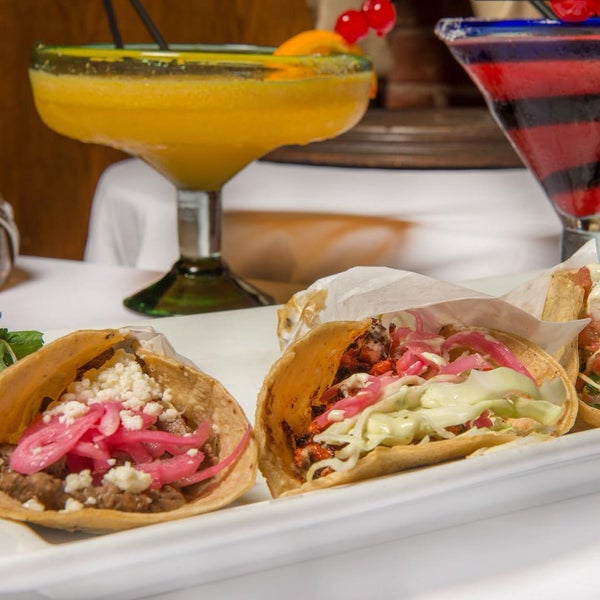 Das Foto wurde bei La Fiesta Mexican Cuisine &amp; Lounge von Marketing O. am 7/29/2015 aufgenommen