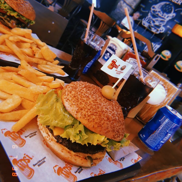 Photo taken at Tipsi Beer &amp; Burger House by Dilek Ö. on 7/6/2018