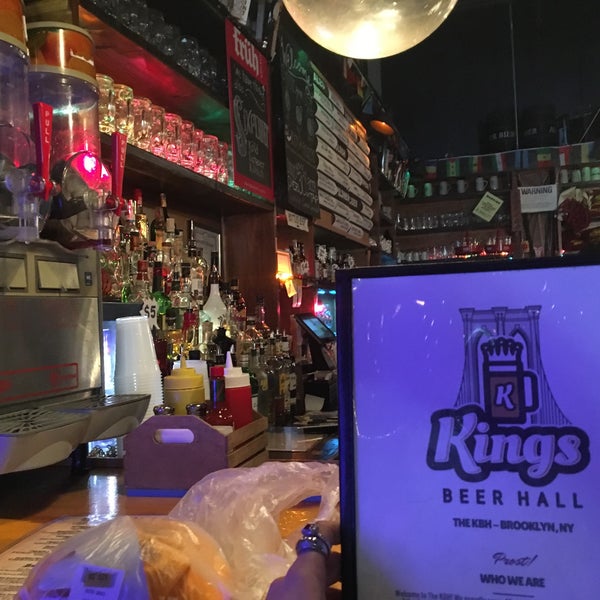 7/29/2017 tarihinde Susan G.ziyaretçi tarafından The Kings Beer Hall'de çekilen fotoğraf