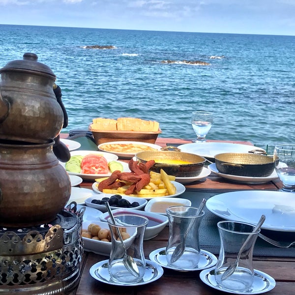 Foto diambil di Medcezir Restaurant oleh Gülbahar T. pada 7/25/2018