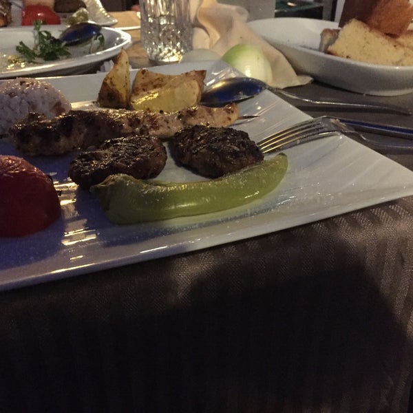 รูปภาพถ่ายที่ Denizatı Restaurant &amp; Bar โดย Ramazan G. เมื่อ 5/24/2018