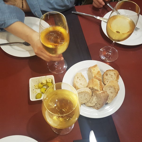 Photo prise au Oporto restaurante par JinHwan P. le4/18/2018