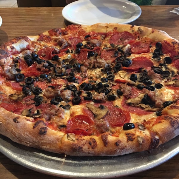 3/13/2017 tarihinde Reggie C.ziyaretçi tarafından Napoli Pizzeria &amp; Italian Food'de çekilen fotoğraf