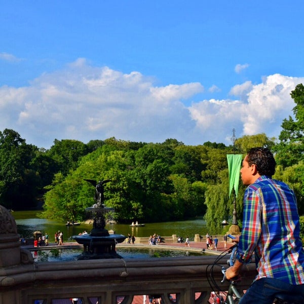 Foto tirada no(a) Central Park Bike Tours por Jaime R. em 8/4/2014