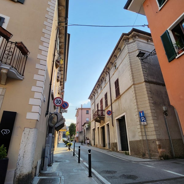 รูปภาพถ่ายที่ Desenzano del Garda โดย myFaveThings 7. เมื่อ 5/31/2023