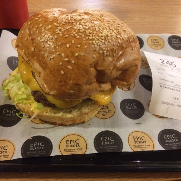 Foto diambil di EPIC burger oleh Szabolcs P. pada 3/21/2017