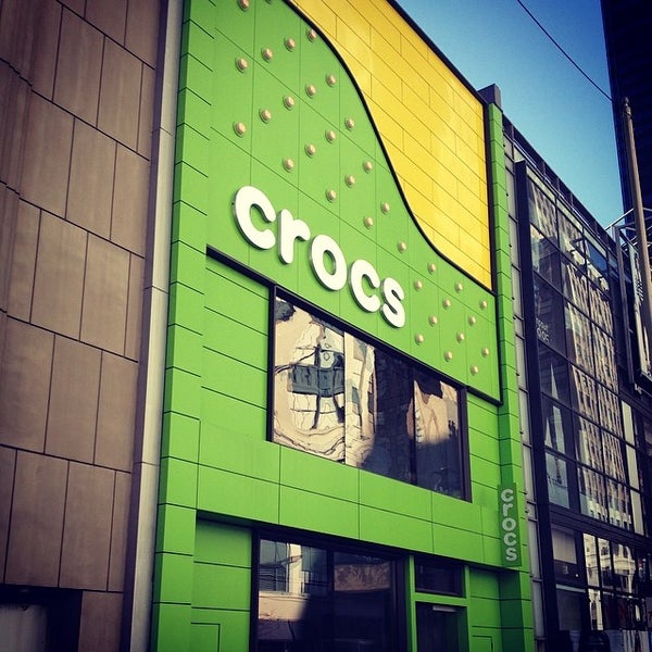 crocs showroom in brookfield