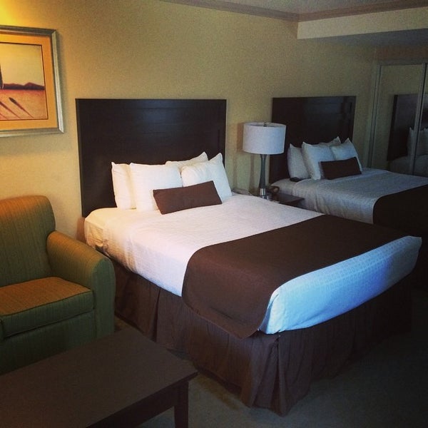 Photo taken at BEST WESTERN PLUS Executive Suites by Henrique I. on 8/17/2014