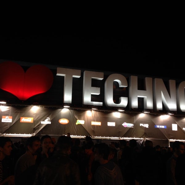Foto tirada no(a) I Love Techno por Gaëlle B. em 11/9/2013