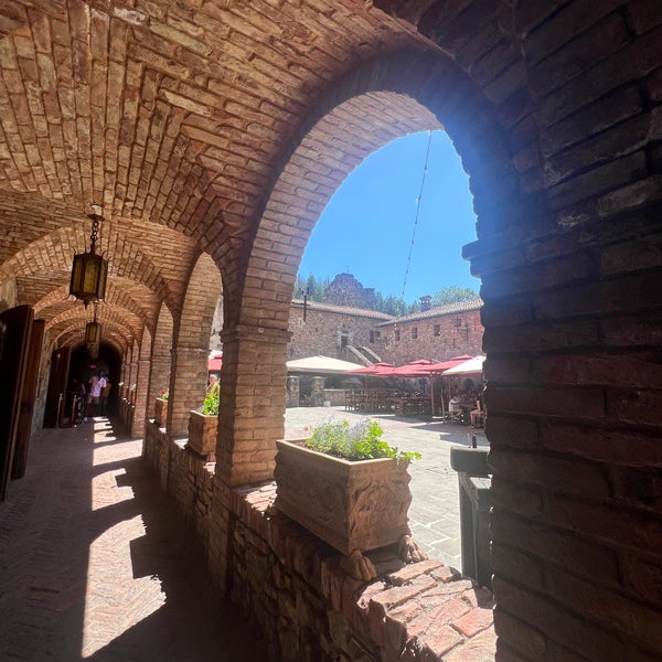 รูปภาพถ่ายที่ Castello di Amorosa โดย Betty V. เมื่อ 7/24/2023