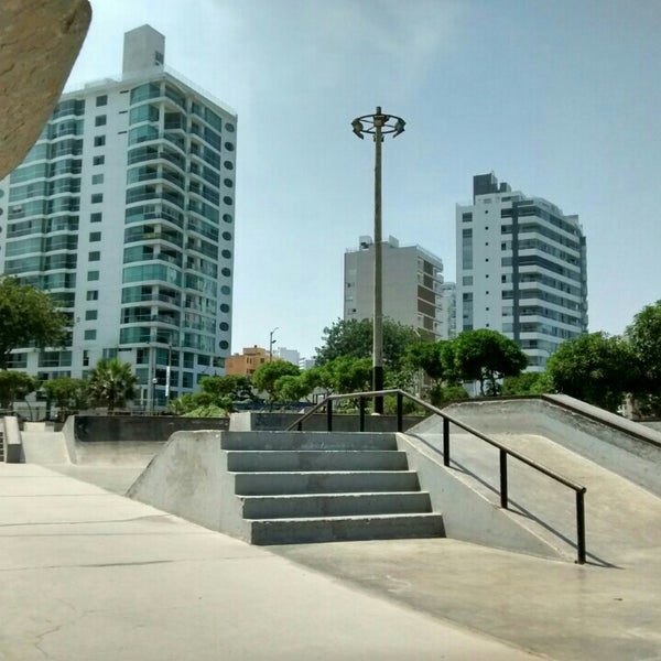 รูปภาพถ่ายที่ Skate Park de Miraflores โดย Julio César M. เมื่อ 3/30/2016