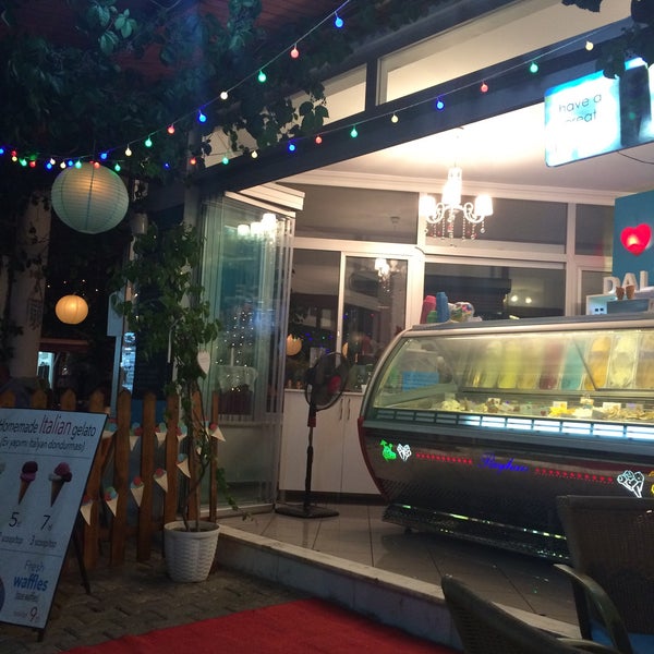8/27/2015 tarihinde Hande T.ziyaretçi tarafından Cafe Dalyano'de çekilen fotoğraf