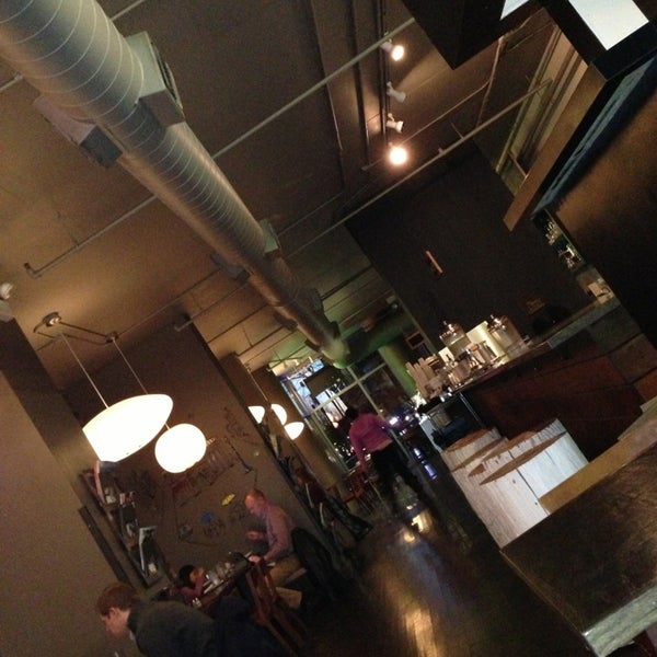3/22/2013 tarihinde IT G.ziyaretçi tarafından Little Branch Cafe South Loop'de çekilen fotoğraf