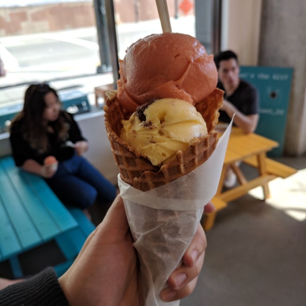 3/29/2018 tarihinde Brian T.ziyaretçi tarafından Little Giant Ice Cream'de çekilen fotoğraf