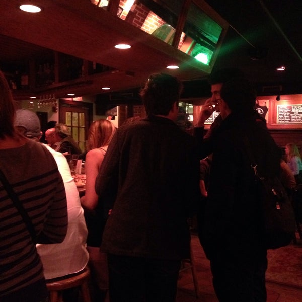 10/23/2015 tarihinde Joan L.ziyaretçi tarafından Grendel&#39;s Den Restaurant &amp; Bar'de çekilen fotoğraf
