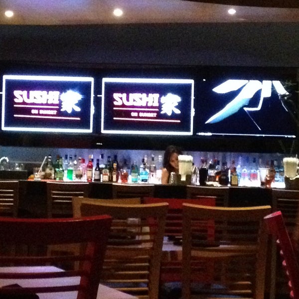 รูปภาพถ่ายที่ The Sushi On Sunset โดย Dirk R. เมื่อ 6/2/2013