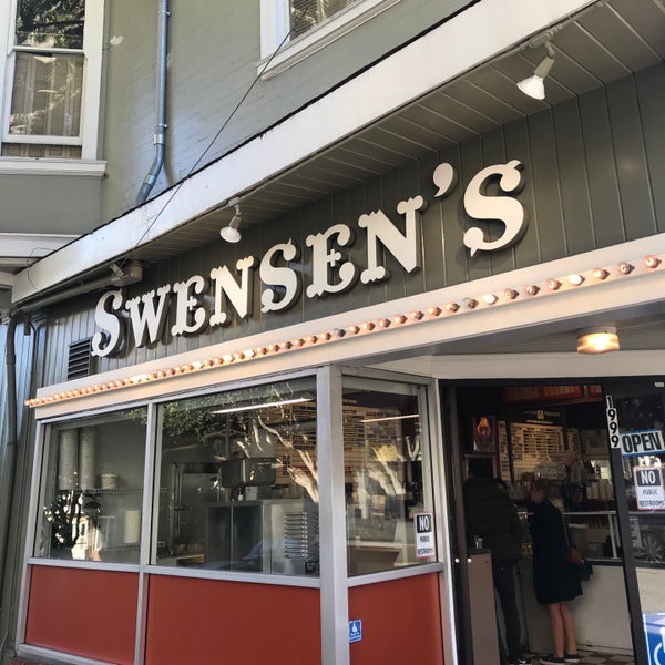 Foto diambil di Swensen&#39;s Ice Cream oleh Mind Y. pada 9/14/2018