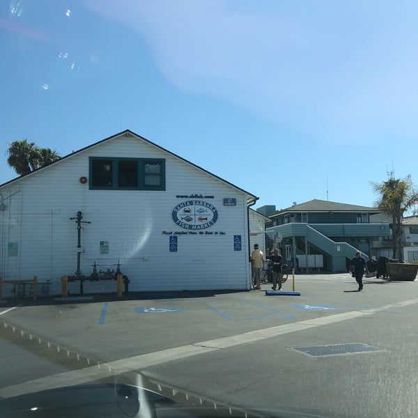 Foto scattata a Santa Barbara Fish Market da Lor 🐒 r. il 6/9/2018