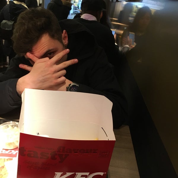 Photo taken at KFC by Leandro M. on 1/30/2016