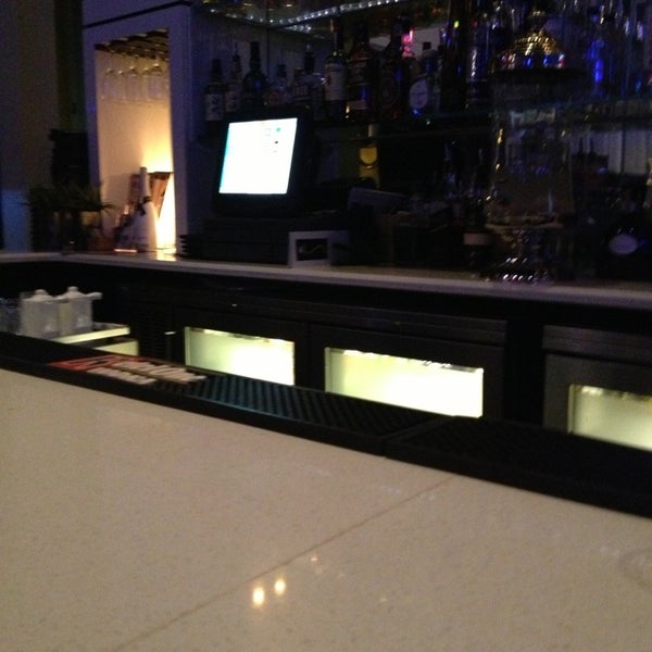 Foto tirada no(a) Shari Sushi Lounge por Craig P. em 2/12/2013