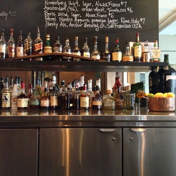 8/3/2013 tarihinde Craig P.ziyaretçi tarafından Crush Wine Bar'de çekilen fotoğraf