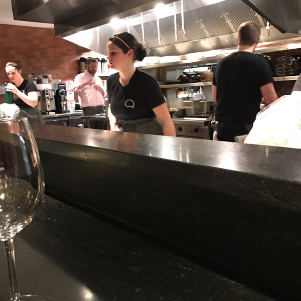 3/12/2017にCraig P.がQ Restaurant &amp; Barで撮った写真