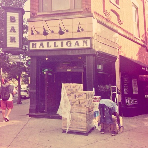 9/26/2013 tarihinde Halligan B.ziyaretçi tarafından Halligan Bar'de çekilen fotoğraf